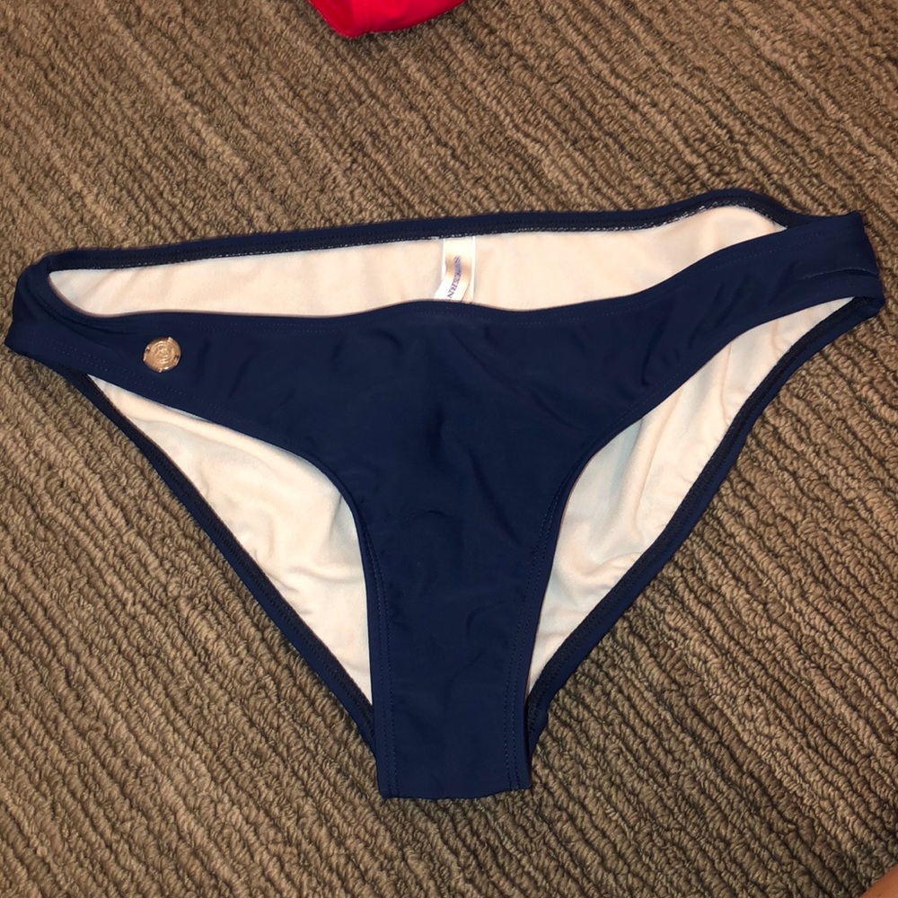 NAVY BIKINI BOTTOMS 👙
